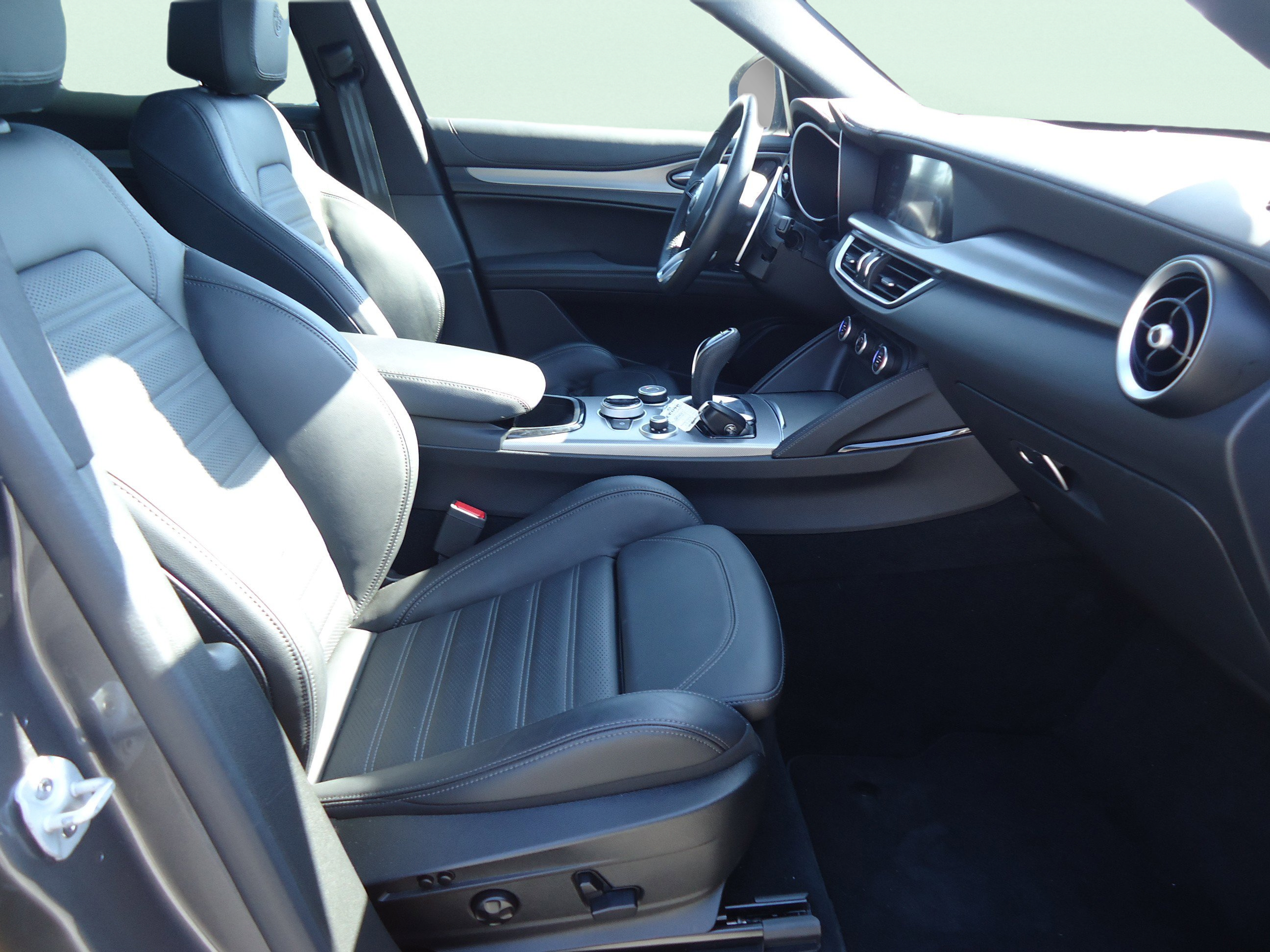 Used 2024 Alfa Romeo Stelvio Veloce AWD/4WD image 29