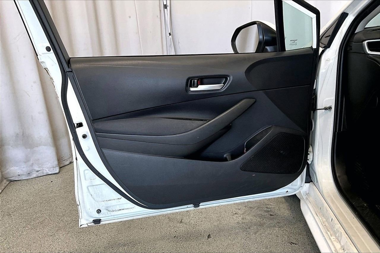 Used 2021 Toyota Corolla LE FWD image 21