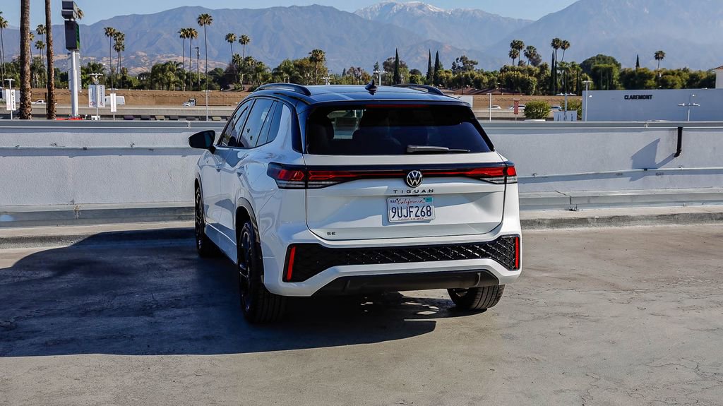 Used 2025 Volkswagen Tiguan SE R-Line image 6