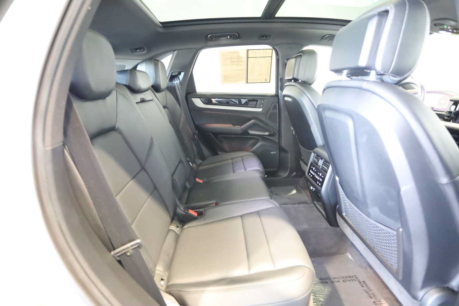 Used 2025 Porsche Cayenne AWD/4WD image 13