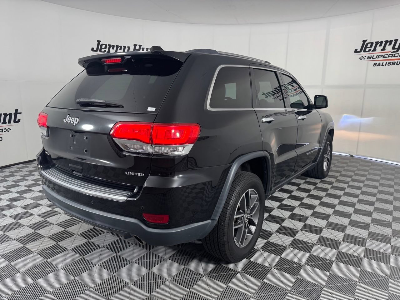 Used 2017 Jeep Grand Cherokee Limited AWD/4WD image 7