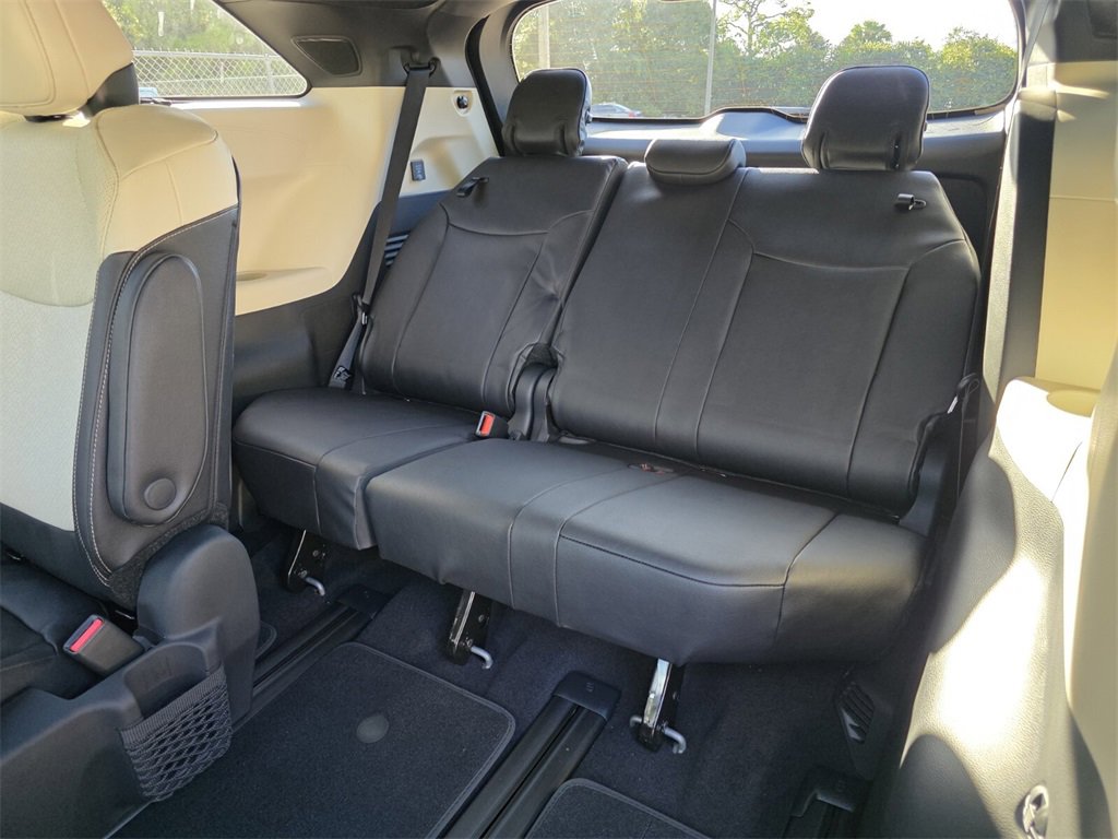 New 2025 Toyota Sienna Platinum image 21