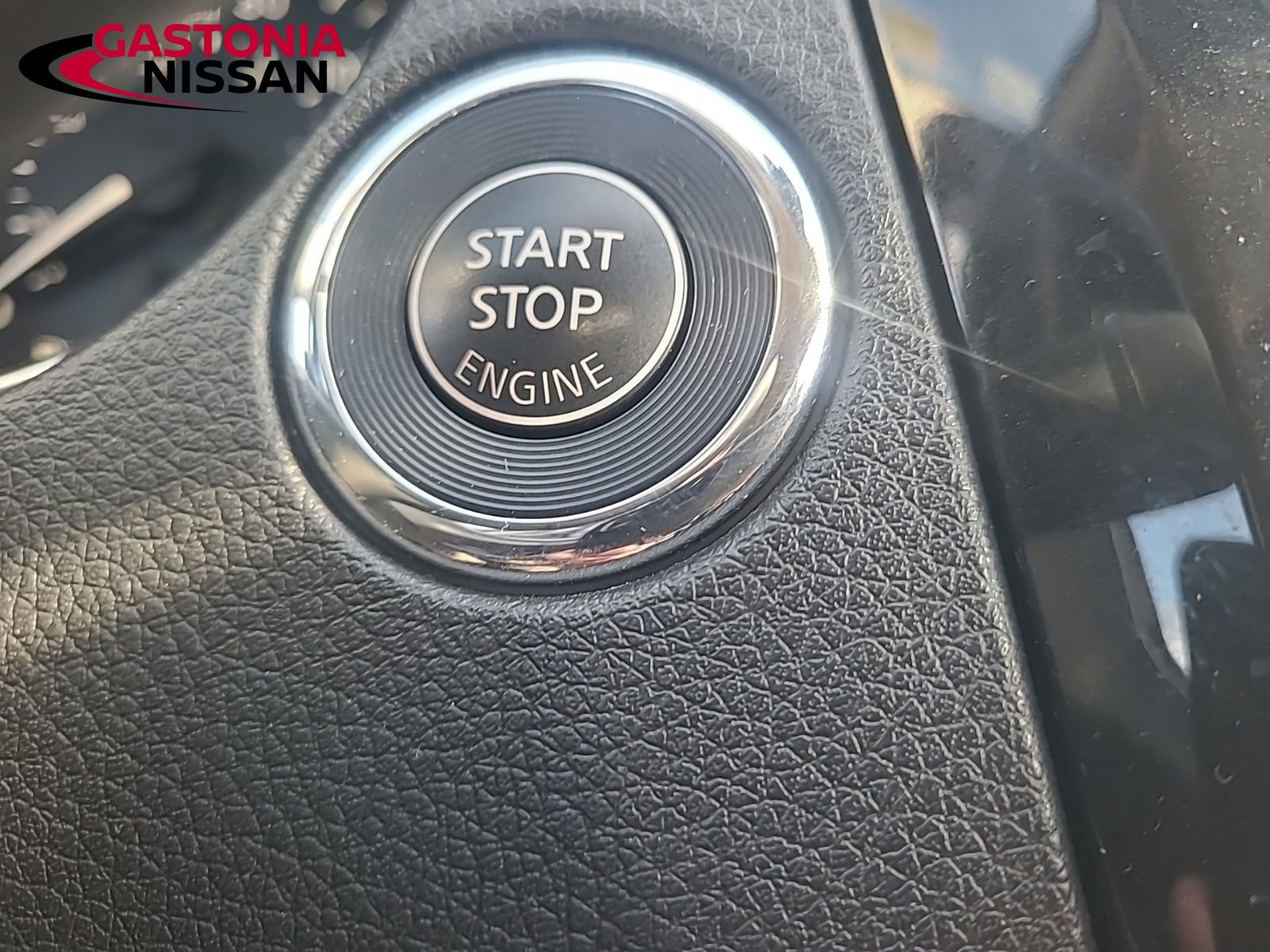 Used 2020 Nissan Rogue SV image 42