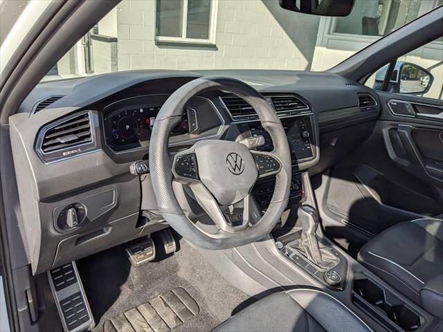 Used 2022 Volkswagen Tiguan SEL R-Line AWD/4WD image 9