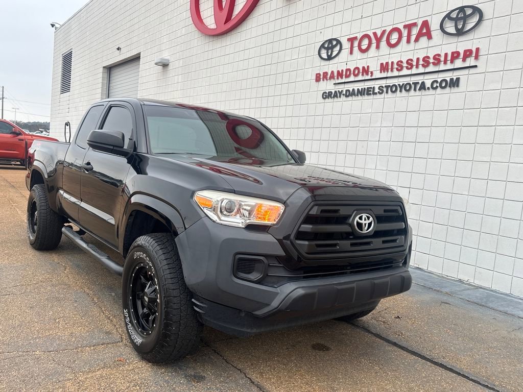 Used 2017 Toyota Tacoma SR image 3