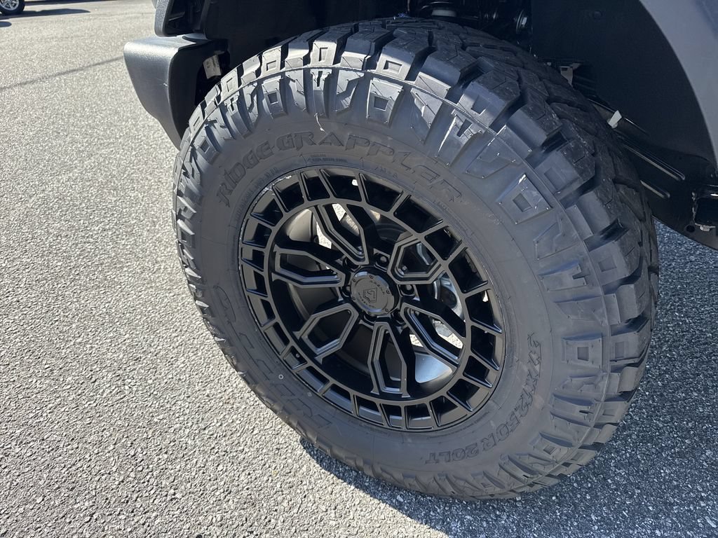New 2025 Ford Bronco Outer Banks w/ Sasquatch Package AWD/4WD image 12