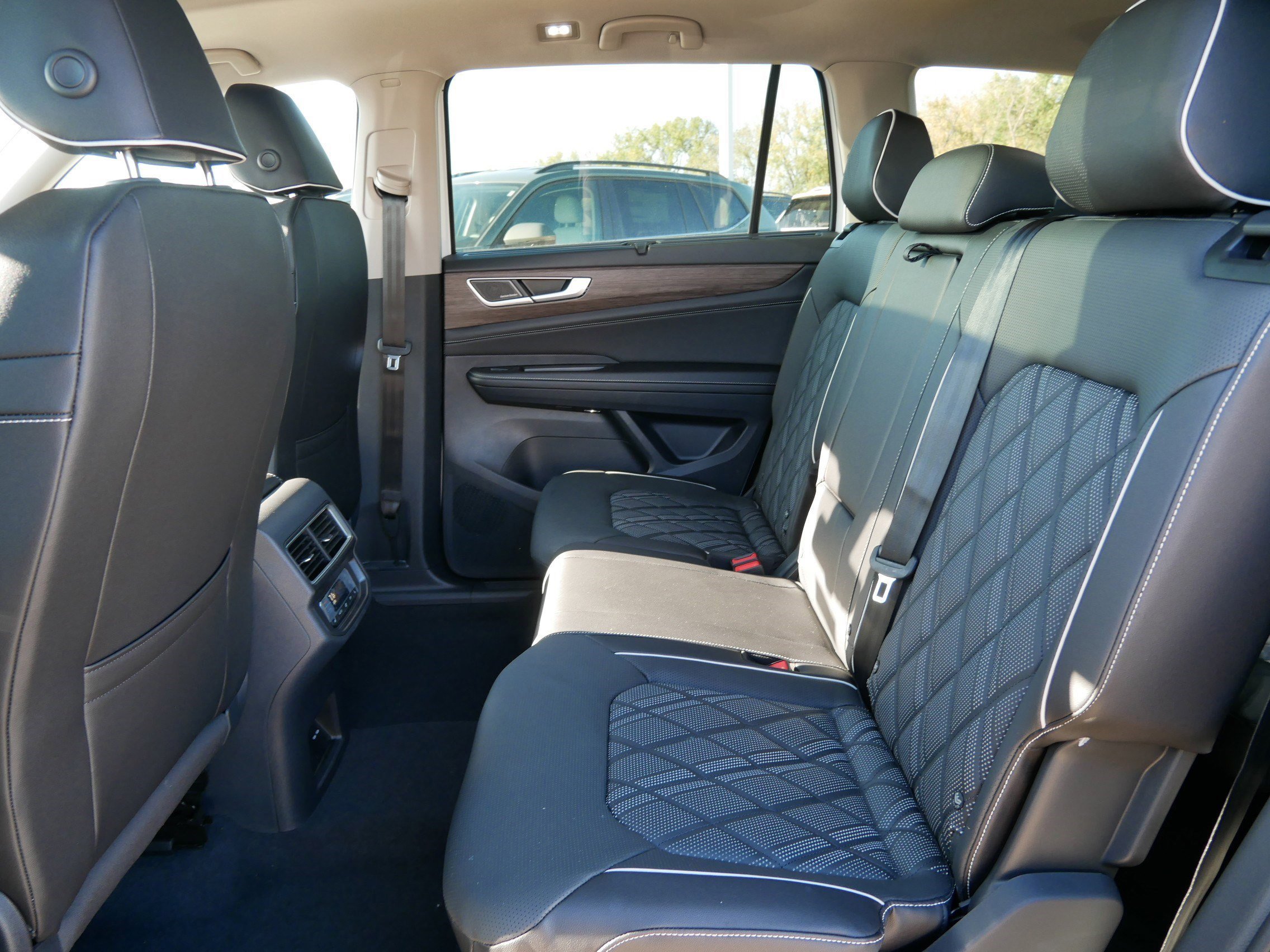 New 2026 Volkswagen Atlas SEL Premium R-Line image 4
