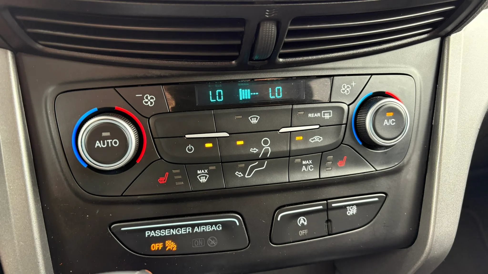 Used 2018 Ford Escape SEL w/ Ford Safe & Smart Package AWD/4WD image 24