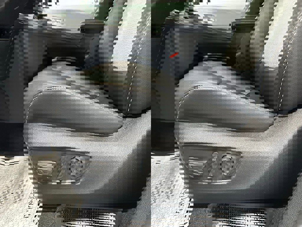 Used 2025 Toyota Sienna XSE image 12