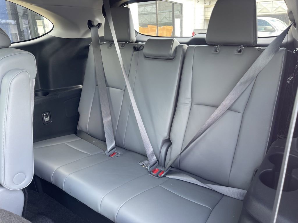 Used 2023 Toyota Highlander Platinum image 11