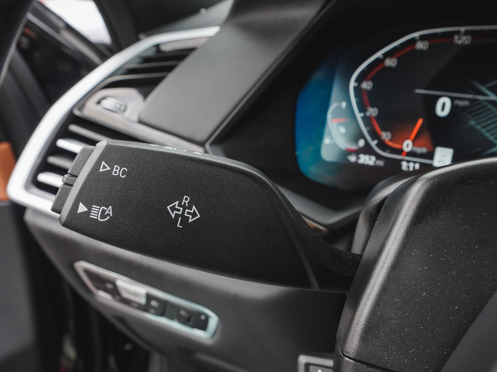 Used 2023 BMW X6 xDrive40i w/ M Sport Package image 21