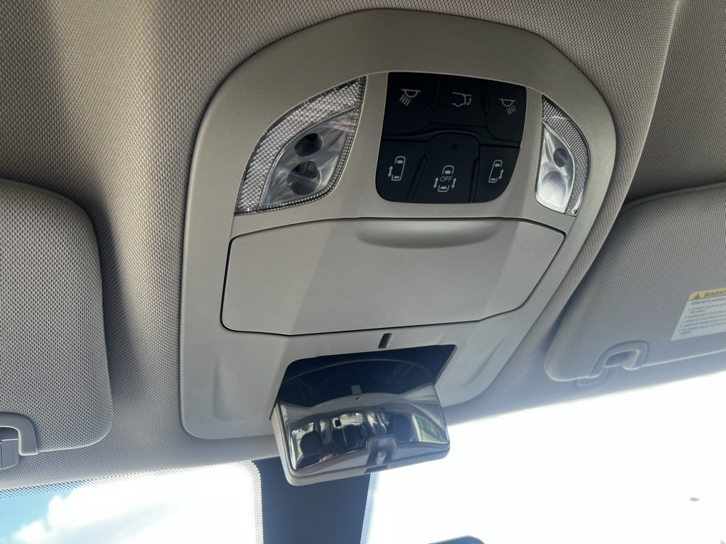 Used 2022 Chrysler Voyager LX image 22