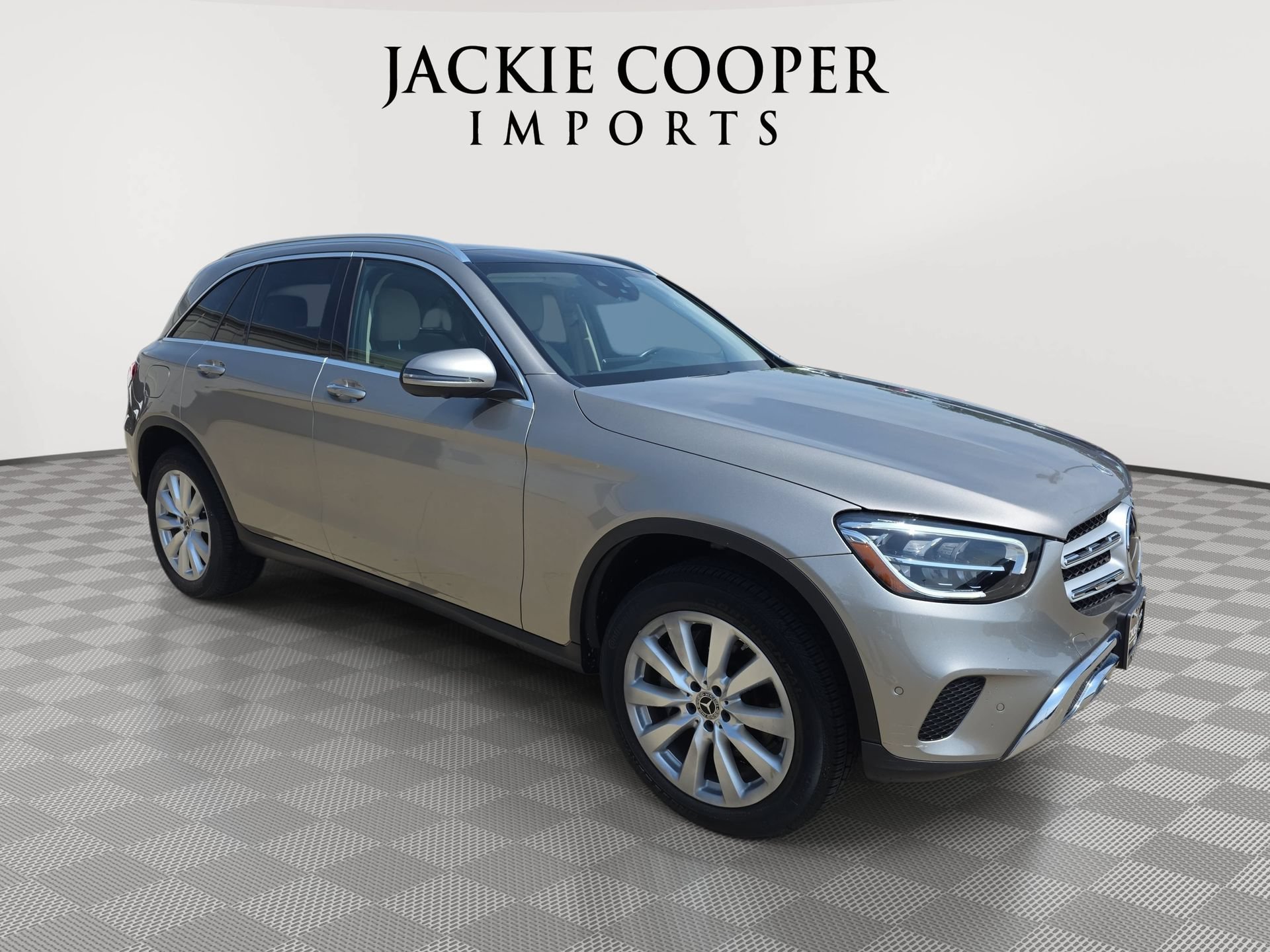 Used 2021 Mercedes-Benz GLC 300 4MATIC image 3
