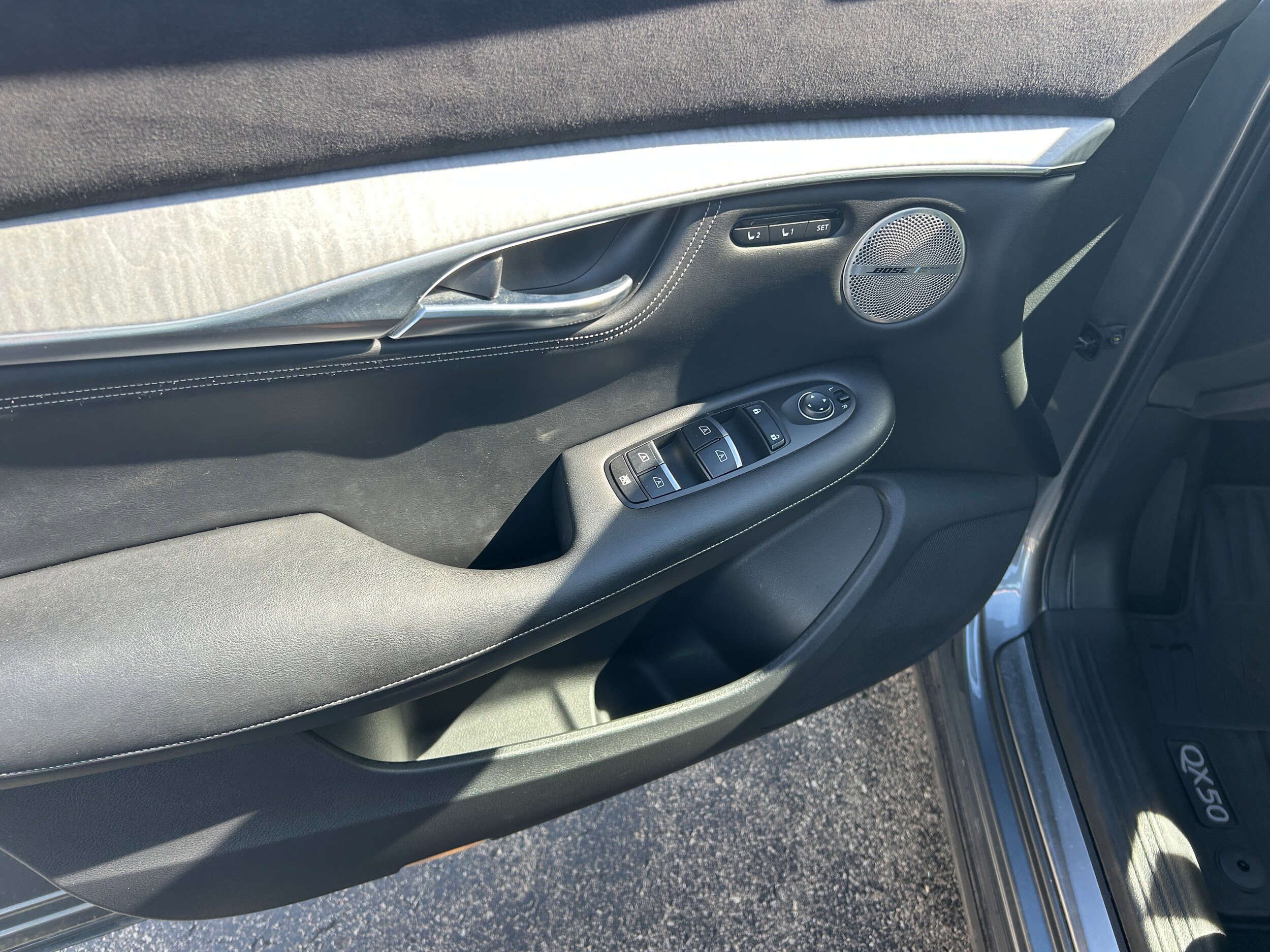 Used 2019 INFINITI QX50 Essential w/ Sensory Package AWD/4WD image 6