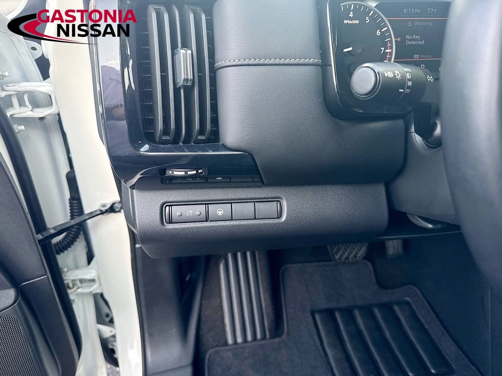 Used 2024 Nissan Pathfinder SV AWD/4WD image 11