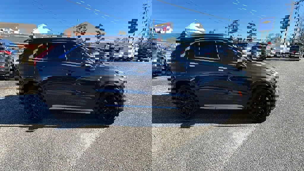 Used 2023 Cadillac XT4 Premium Luxury w/ Enhanced Visibility Package image 5