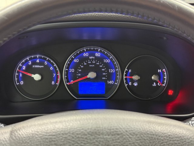 Used 2010 Hyundai Santa Fe SE image 16