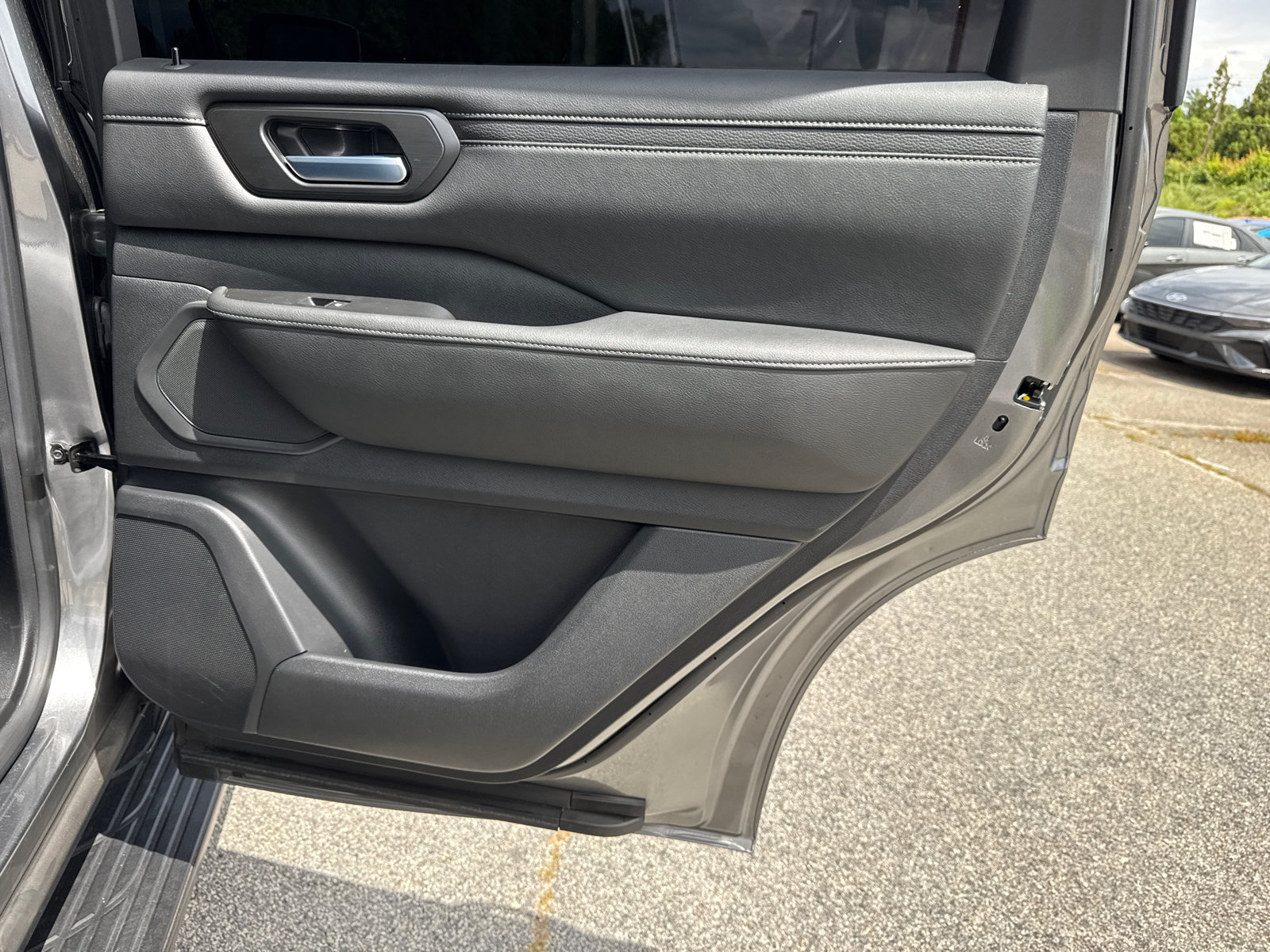 Used 2025 Nissan Armada SV RWD image 16