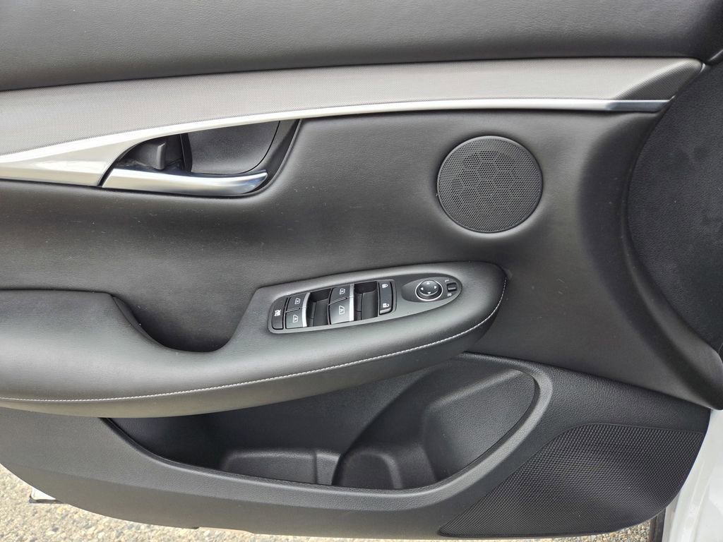 Used 2019 INFINITI QX50 Pure AWD/4WD image 18