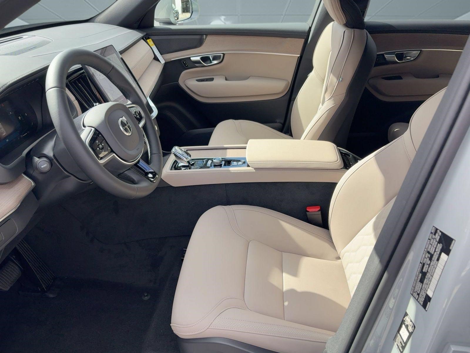 Certified 2026 Volvo XC90 B6 Plus w/ Protection Package AWD/4WD image 5