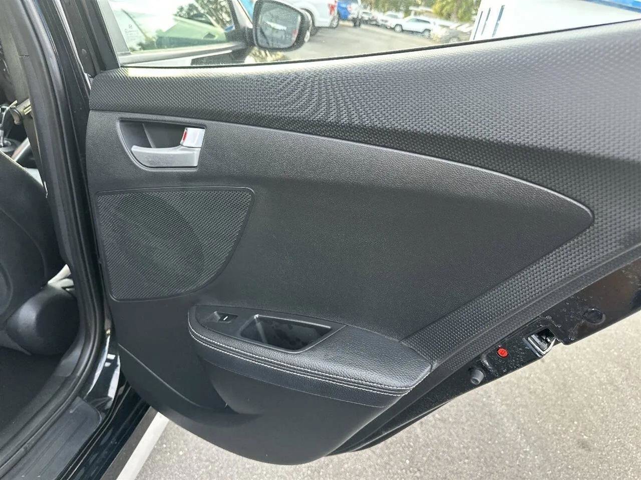 Used 2014 Hyundai Veloster Turbo image 16