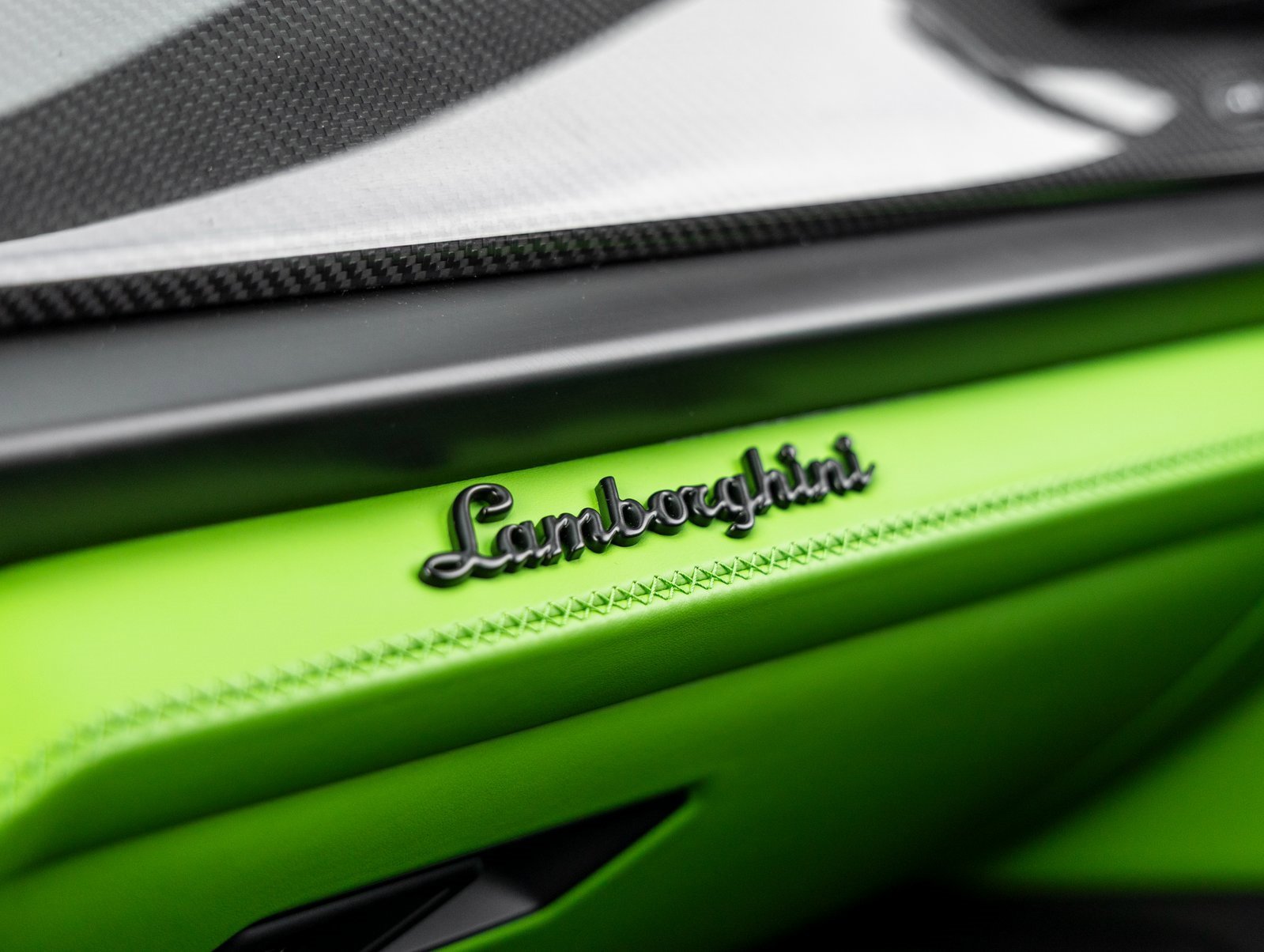 Used 2025 Lamborghini Urus SE image 37