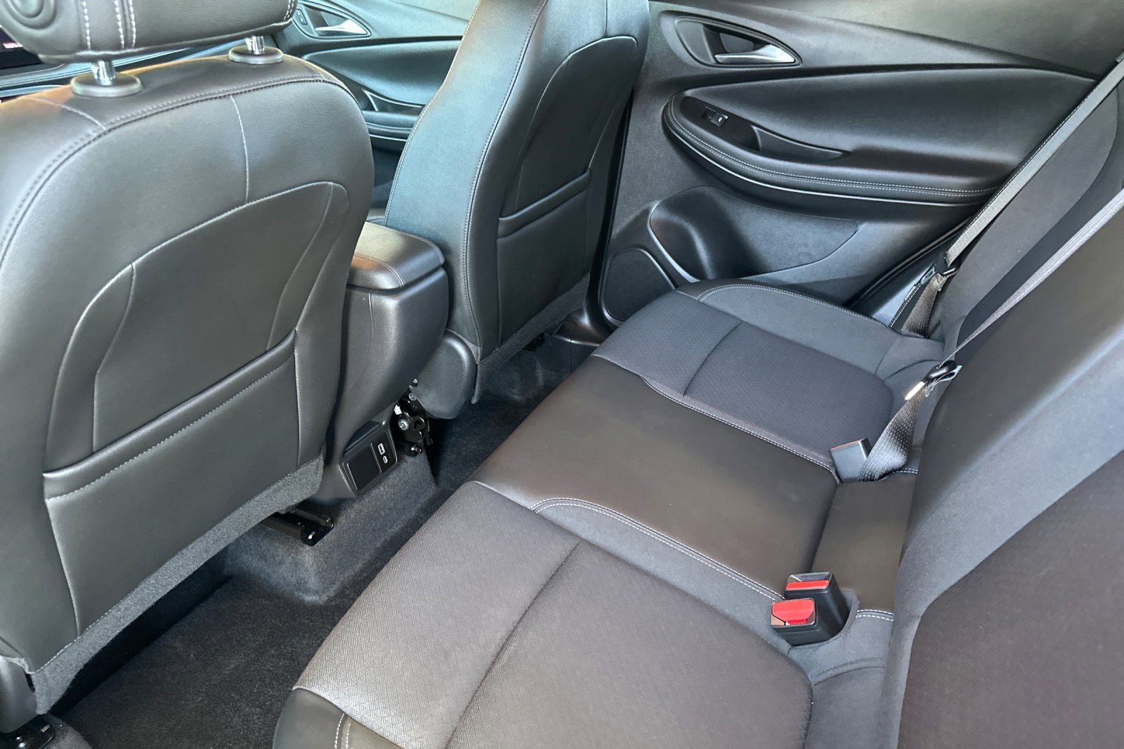 Certified 2025 Buick Encore GX Preferred image 12