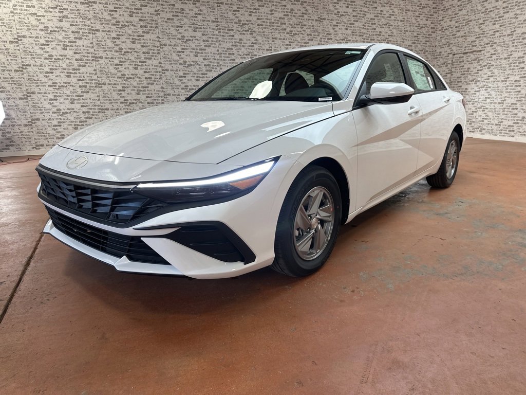 New 2026 Hyundai Elantra SE image 3