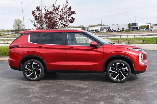 Used 2024 Mitsubishi Outlander SE Black Edition image 5