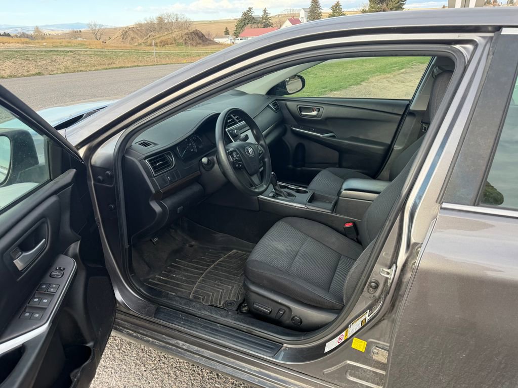 Used 2015 Toyota Camry LE image 4