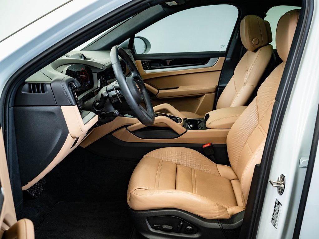 Certified 2024 Porsche Cayenne Coupe AWD/4WD image 5