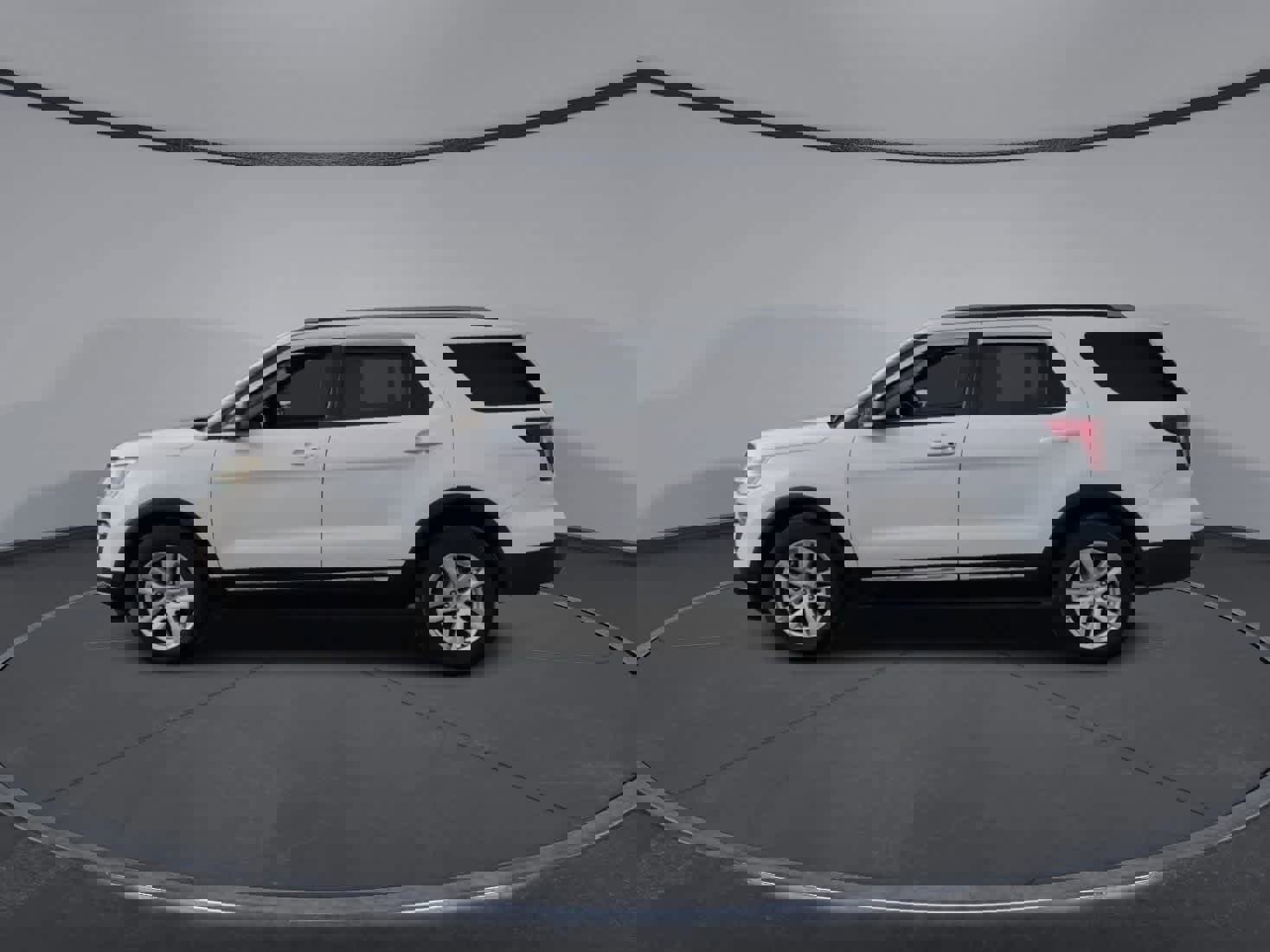 Certified 2018 Ford Explorer XLT w/ Equipment Group 202A image 5