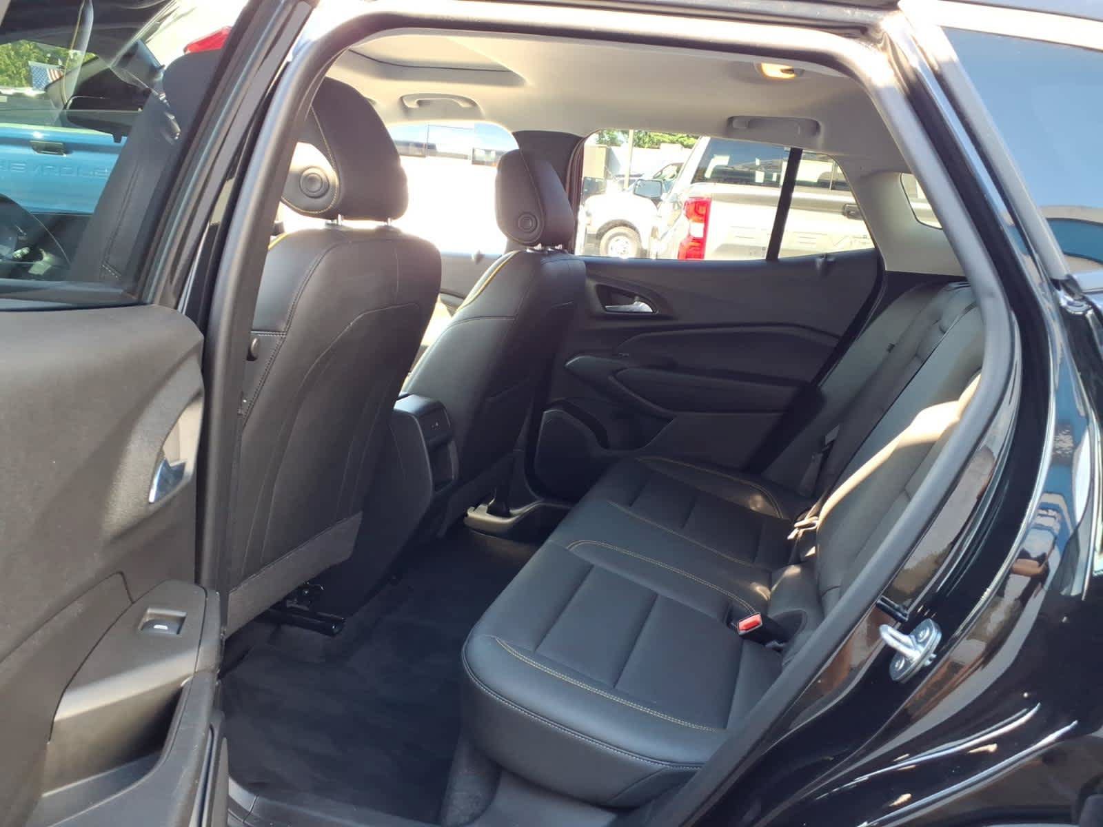 Used 2024 Chevrolet Trax ACTIV w/ Sunroof Package FWD image 17