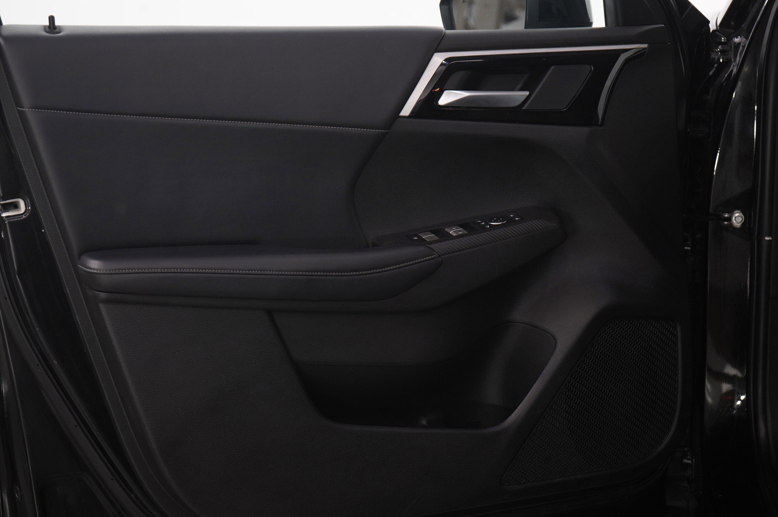 Used 2023 Mitsubishi Outlander SE image 23