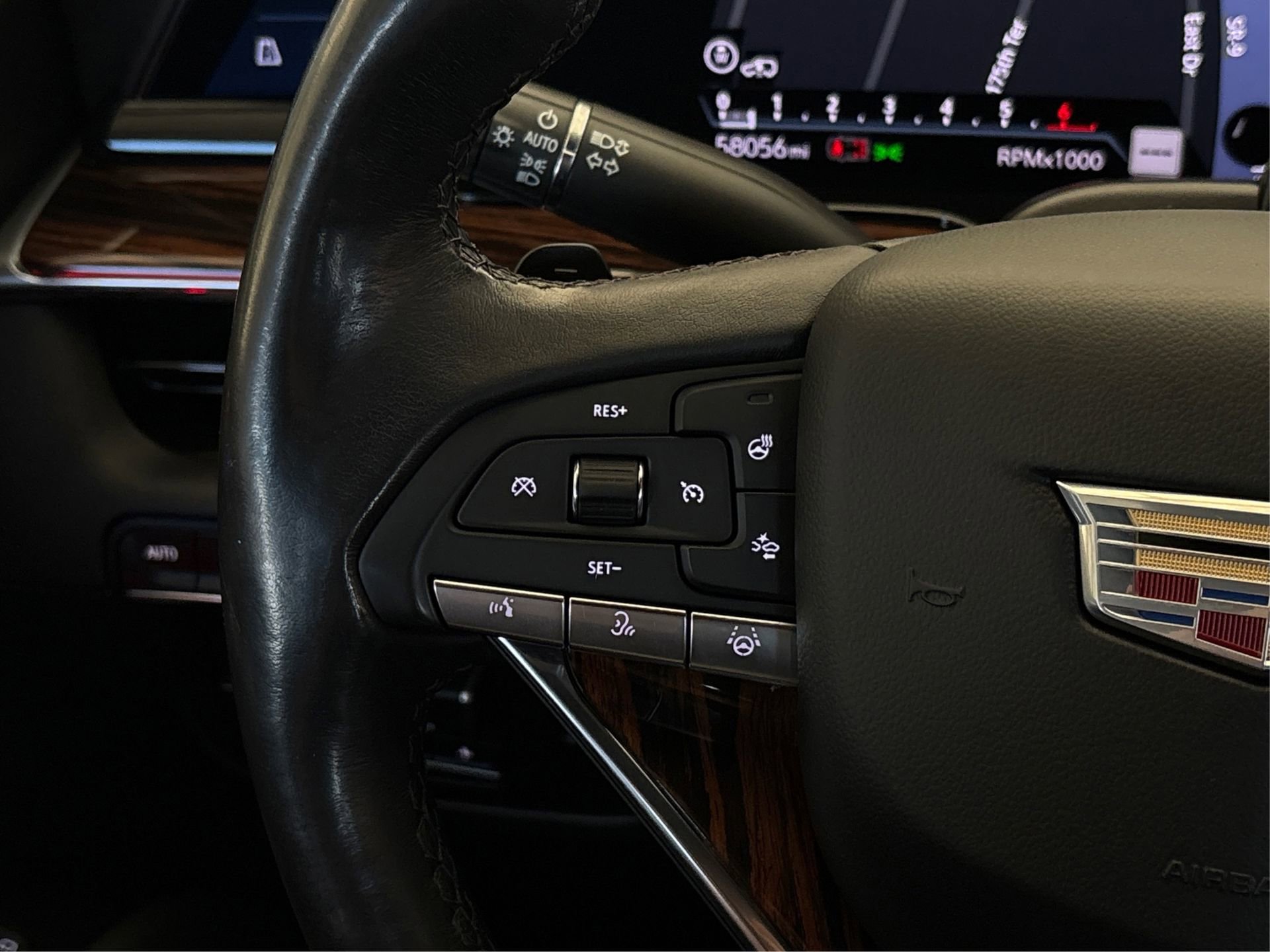 Used 2022 Cadillac Escalade Premium Luxury w/ Performance Package image 28