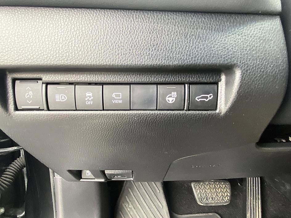 Certified 2021 Toyota Venza Limited image 24