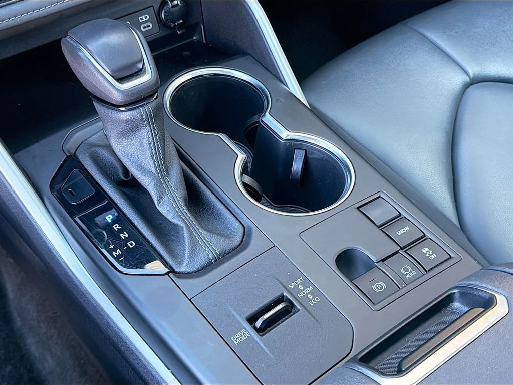 Used 2024 Toyota Highlander XLE image 30