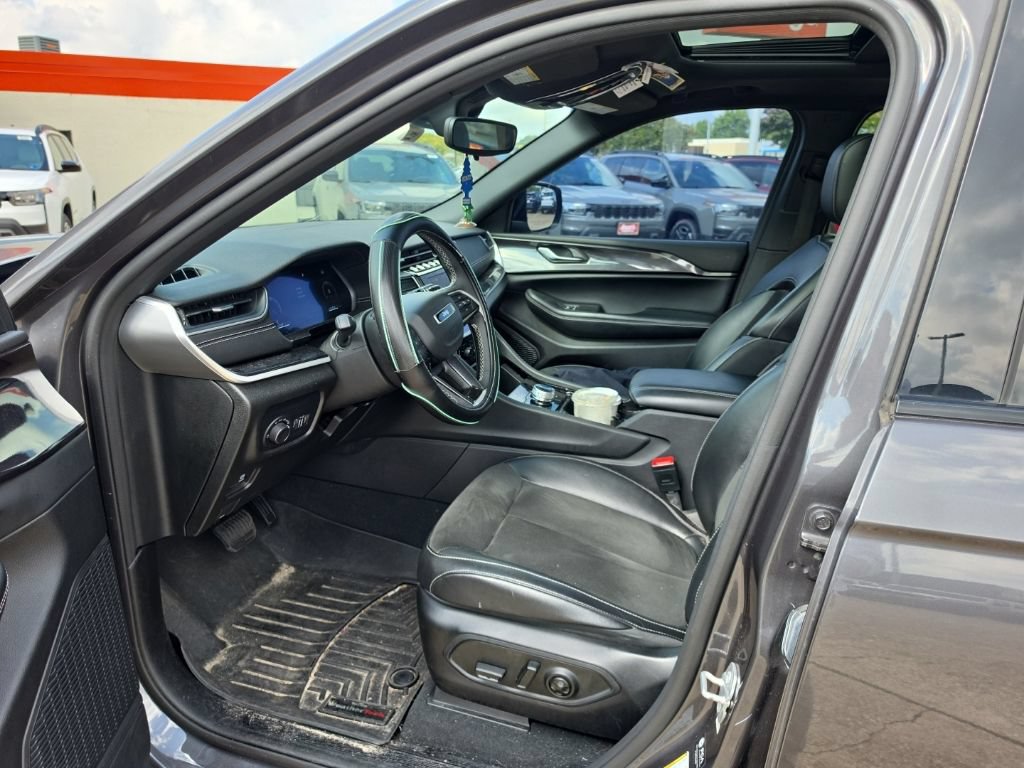 Used 2023 Jeep Grand Cherokee Altitude AWD/4WD image 16