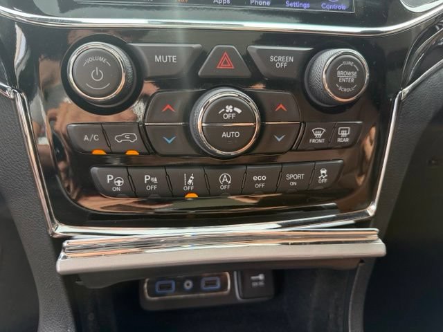 Used 2020 Jeep Grand Cherokee Overland AWD/4WD image 24