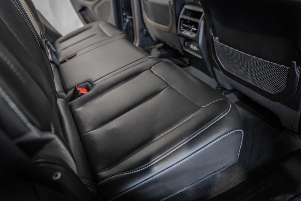 Used 2023 Jeep Grand Cherokee Limited AWD/4WD image 31