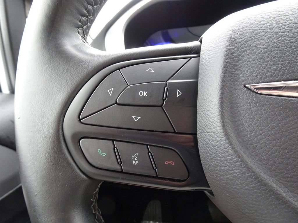 Used 2019 Chrysler Pacifica Touring Plus w/ S Appearance Package FWD image 21