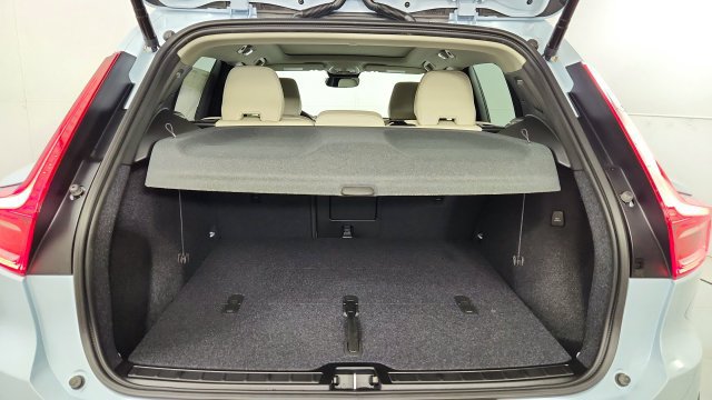 New 2026 Volvo XC40 B5 Plus w/ Protection Package Premier AWD/4WD image 38