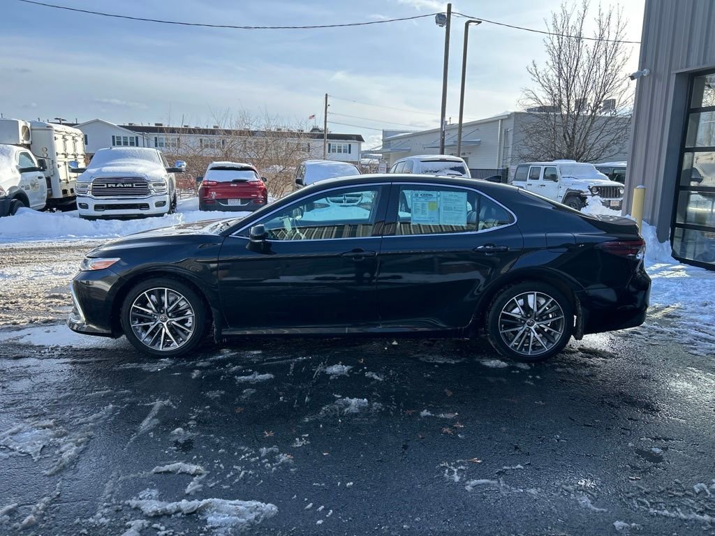 Used 2022 Toyota Camry XLE image 6