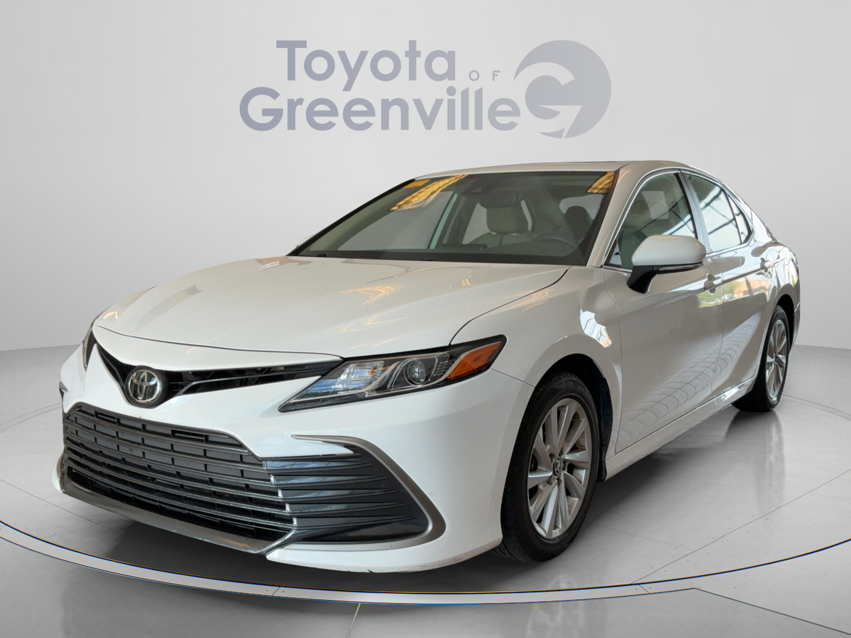 Used 2024 Toyota Camry LE w/ Convenience Package FWD image 1