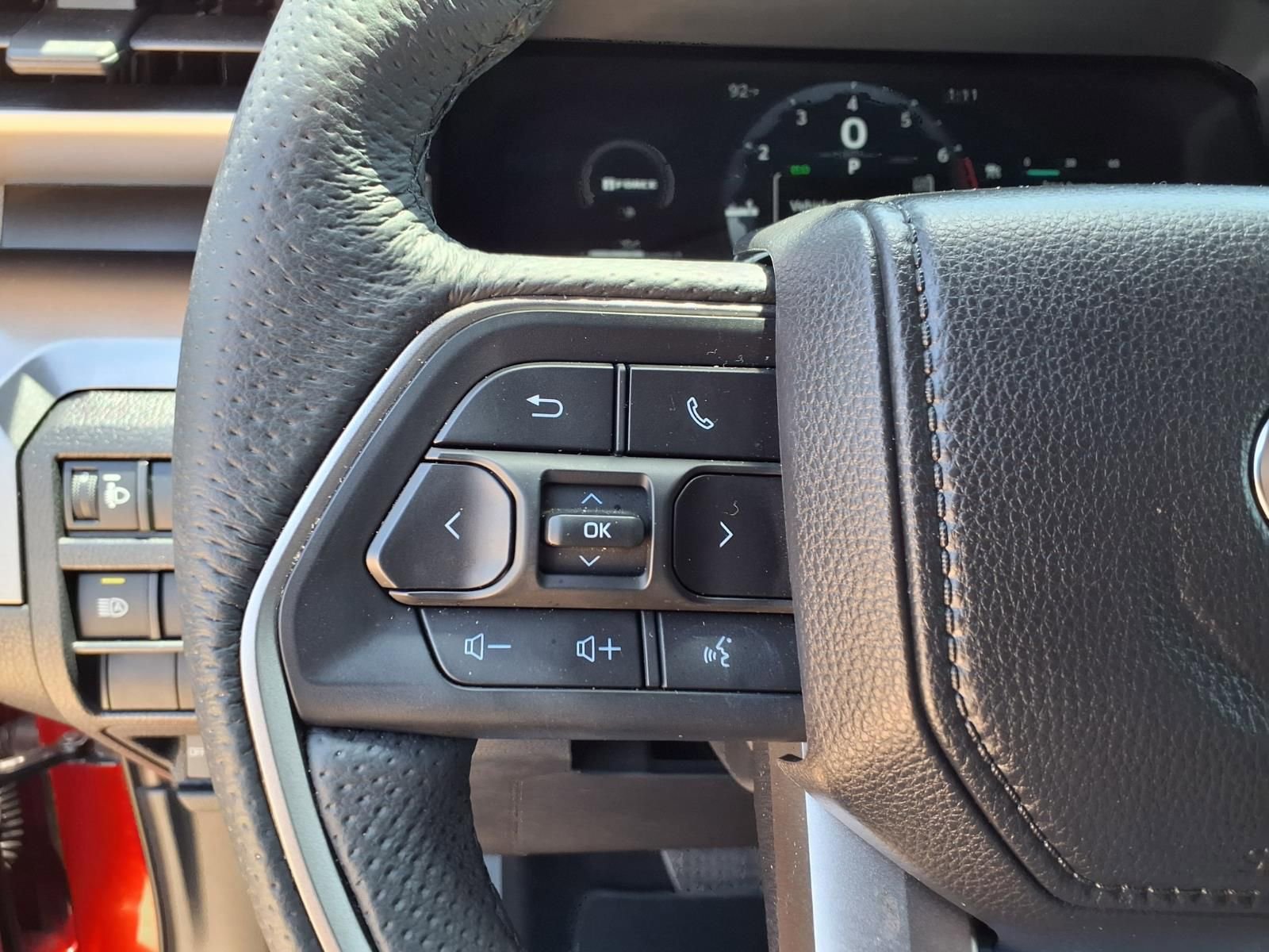 Certified 2025 Toyota Tacoma TRD Off-Road AWD/4WD image 20