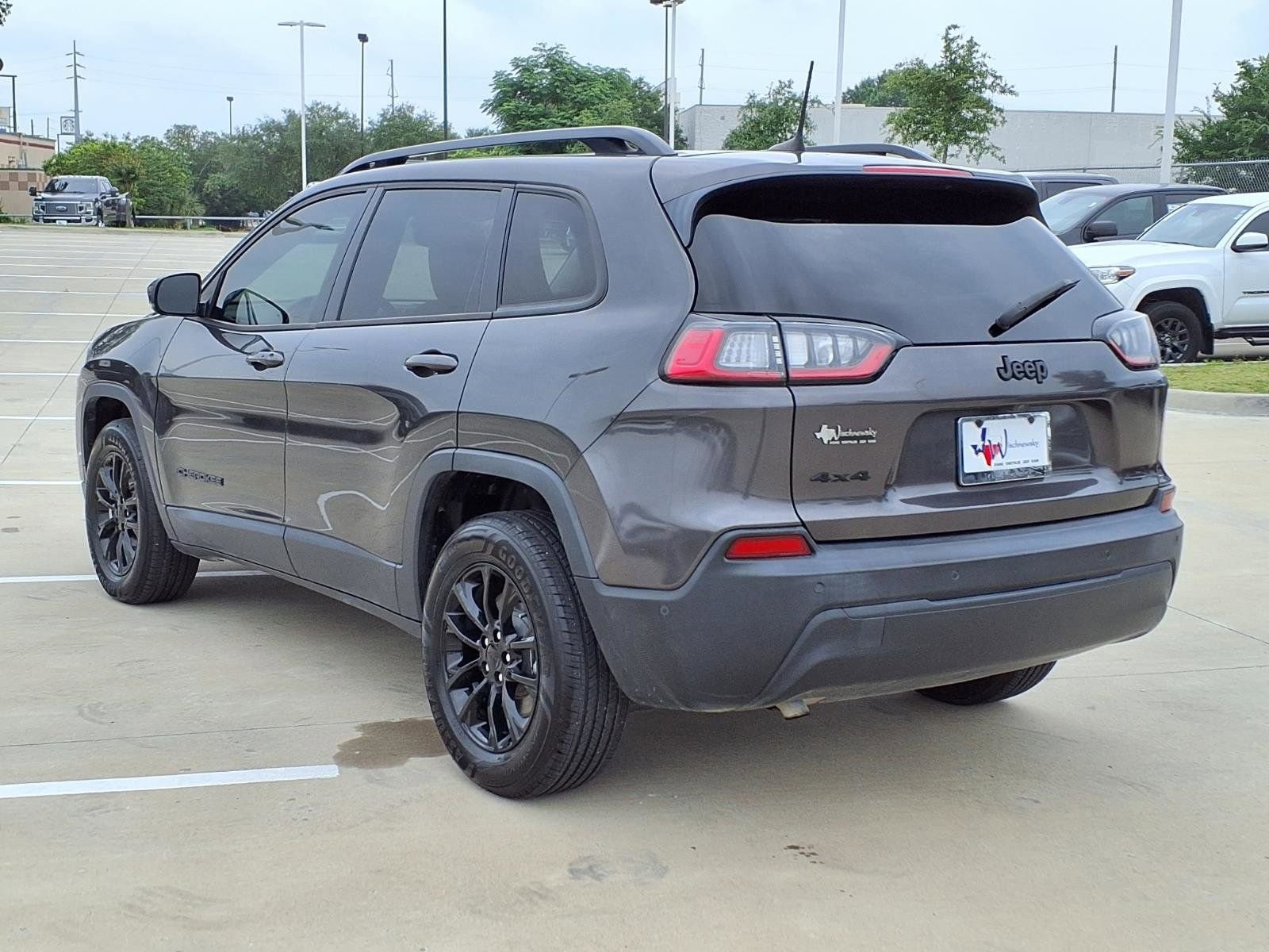 Used 2023 Jeep Cherokee Altitude Lux AWD/4WD image 2