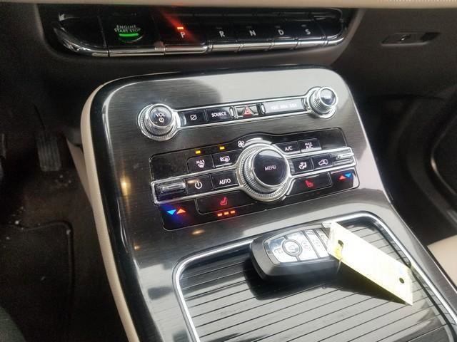 Used 2022 Lincoln Nautilus AWD image 18