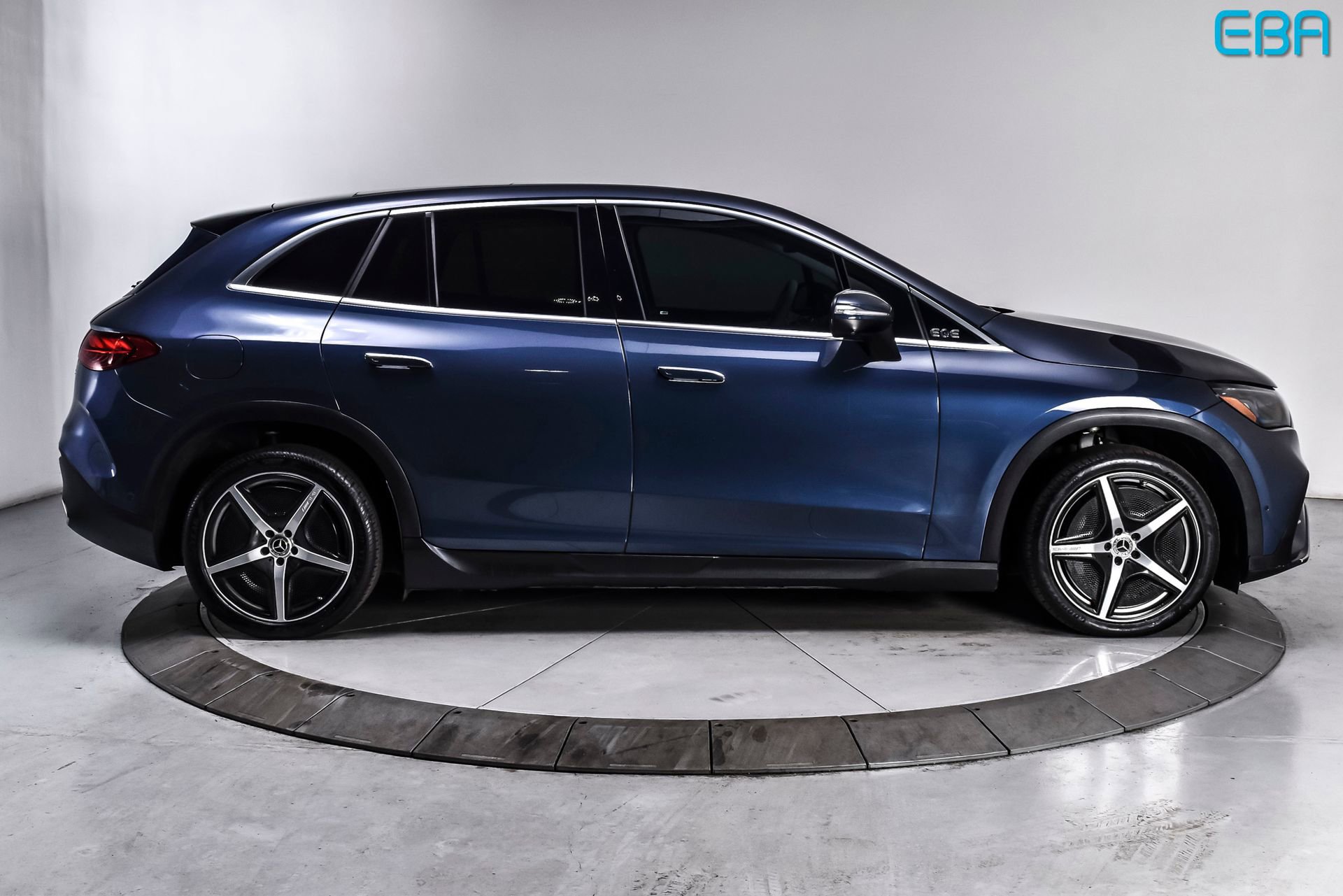 Used 2023 Mercedes-Benz EQE 500 4MATIC SUV image 7