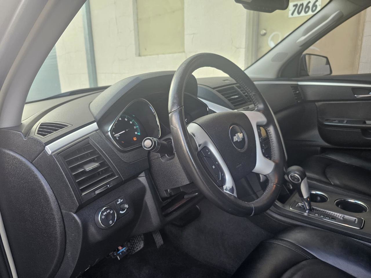 Used 2009 Chevrolet Traverse LT FWD image 25