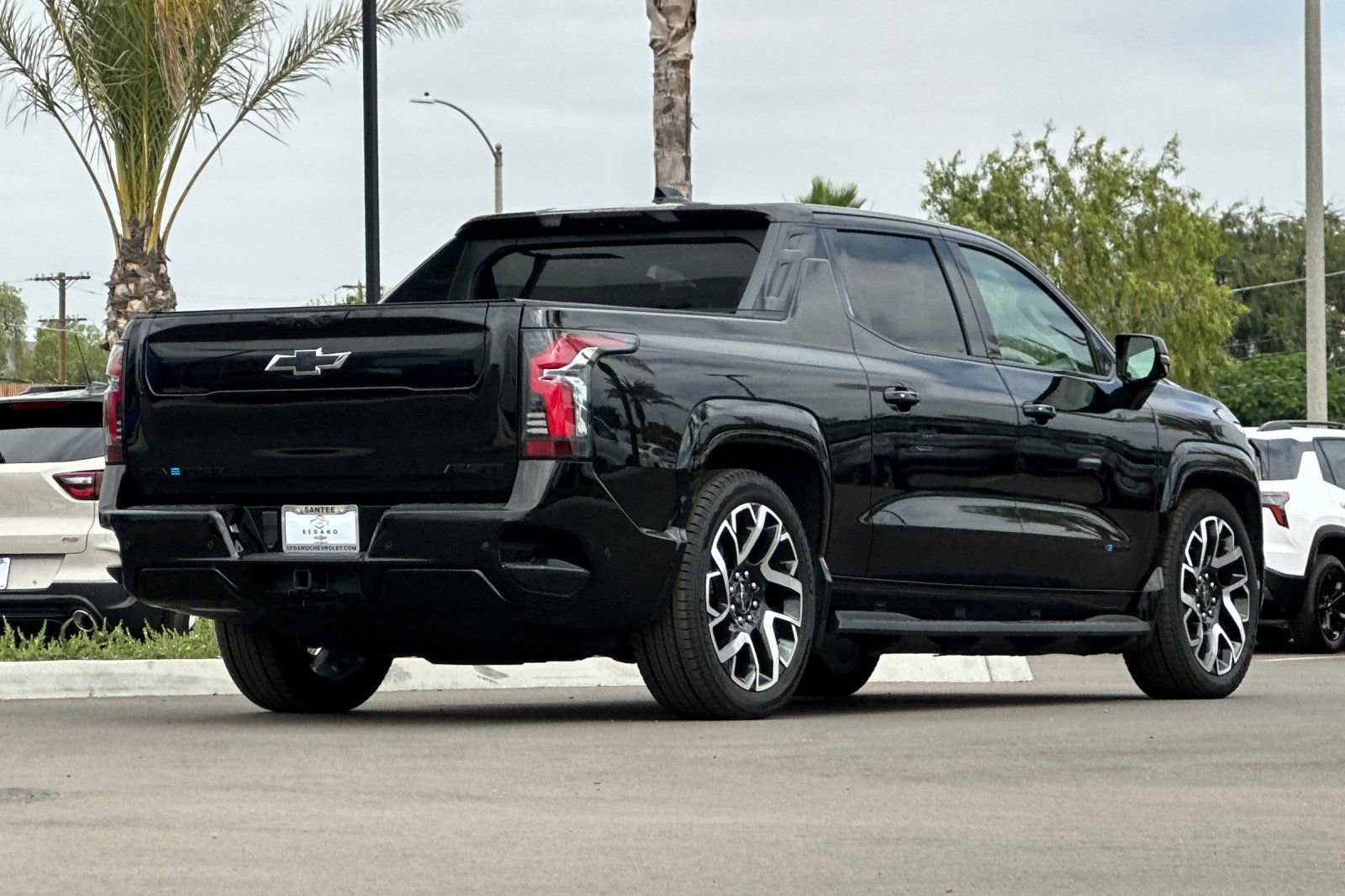 Used 2024 Chevrolet Silverado EV RST AWD/4WD image 4